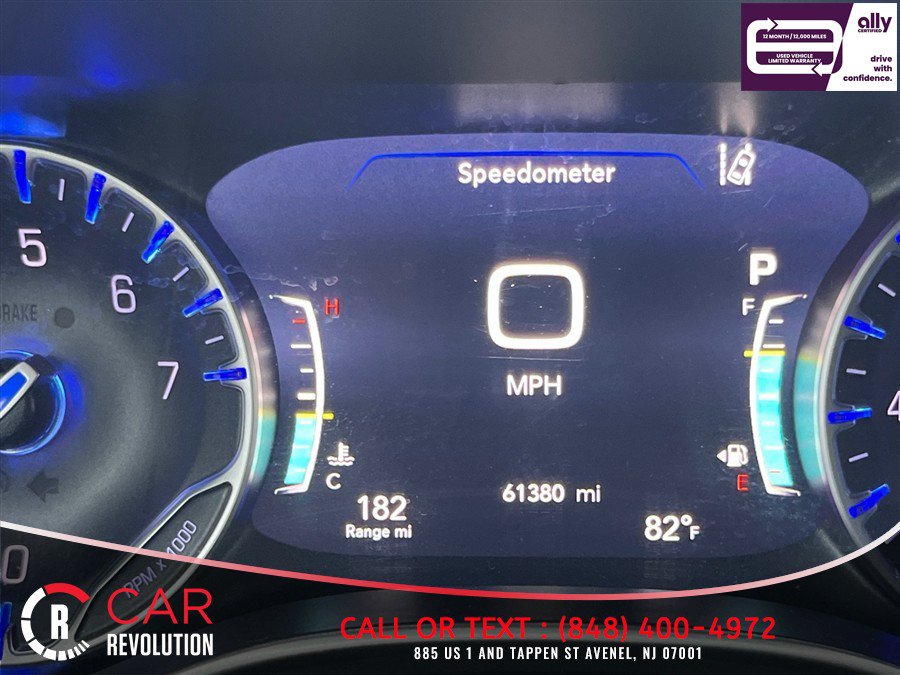 Used 2023 Chrysler Pacifica Touring-L FWD image 33