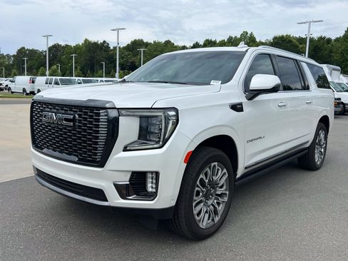 Used 2023 GMC Yukon XL Denali Ultimate AWD/4WD image 27
