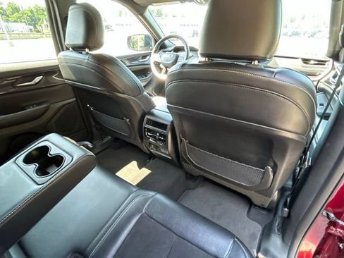 Used 2023 Jeep Grand Cherokee Altitude AWD/4WD image 38