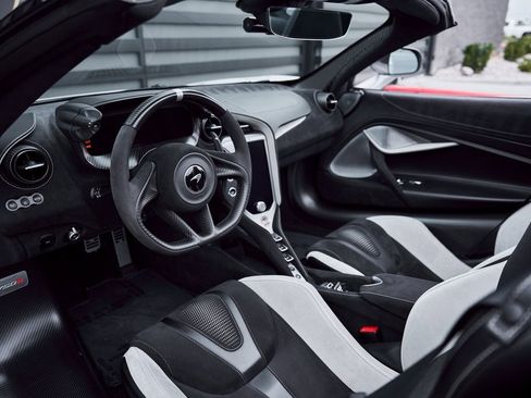 Used 2024 McLaren 750S Spider image 2