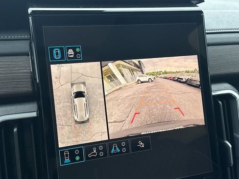 Used 2025 GMC Acadia Denali w/ Super Cruise Package FWD image 10