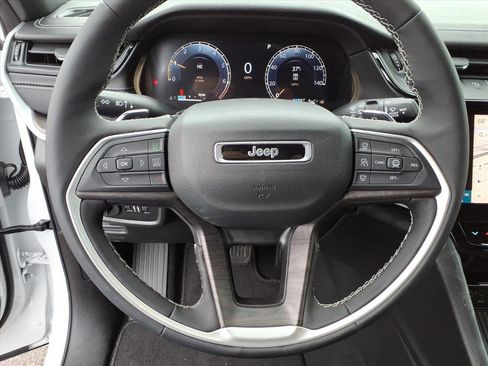 New 2026 Jeep Grand Cherokee Altitude image 18