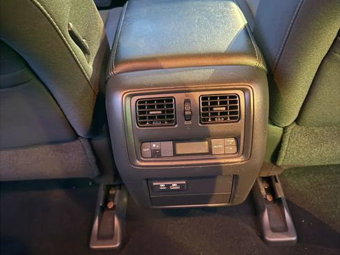 Used 2019 Nissan Pathfinder SV AWD/4WD image 22