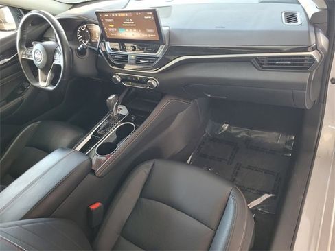 Used 2023 Nissan Altima 2.5 SR w/ SR Premium Package image 17