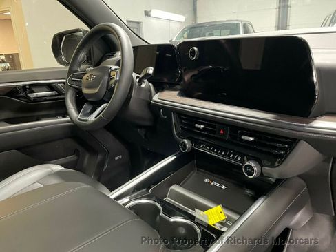 Used 2025 Chevrolet Tahoe Z71 w/ Comfort Package image 27