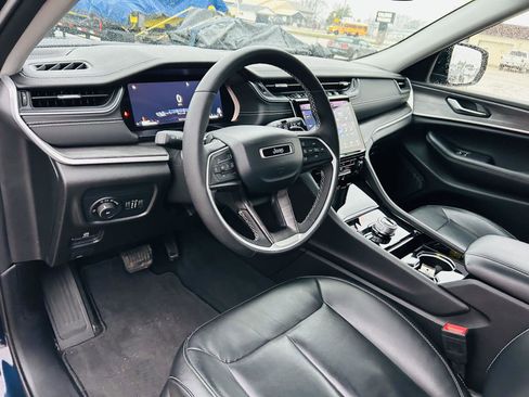 Used 2023 Jeep Grand Cherokee L Limited w/ Black Appearance Package image 16