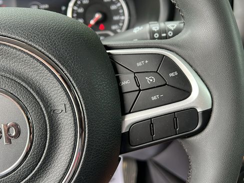 Certified 2021 Jeep Renegade Latitude image 15