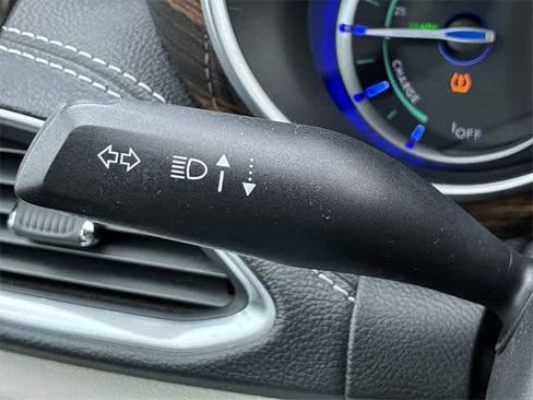 Used 2023 Chrysler Pacifica Limited image 29