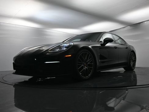 Used 2023 Porsche Panamera Platinum Edition image 46