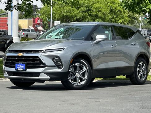 Used 2025 Chevrolet Blazer LT AWD/4WD image 1
