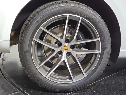 Certified 2025 Porsche Macan image 29