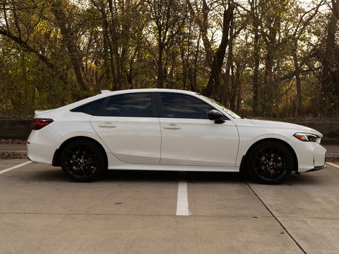 Certified 2025 Honda Civic Sport Touring image 10