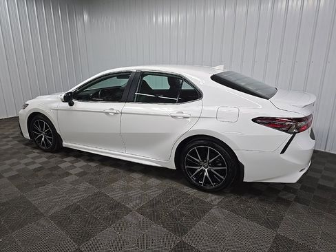 Used 2022 Toyota Camry SE image 4