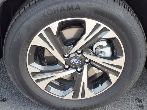 Used 2024 Subaru Crosstrek 2.0i Premium image 13