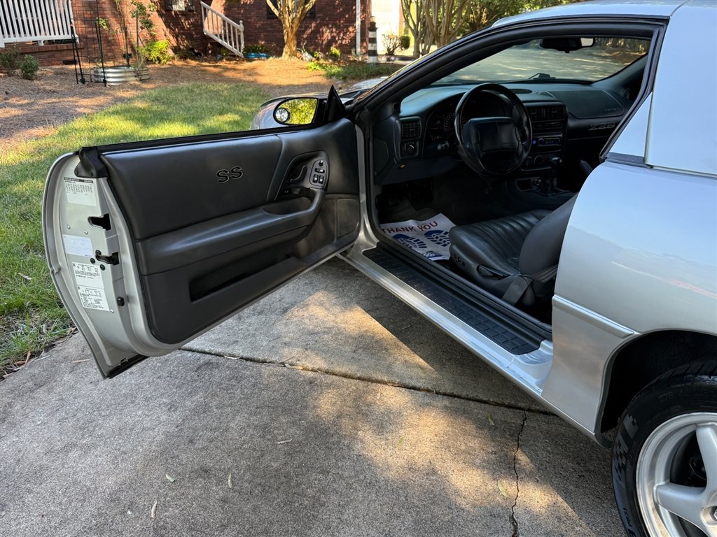 Used 1999 Chevrolet Camaro Z28 w/ SS Performance/Appearance Pkg RWD image 41