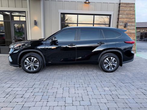 Used 2023 Toyota Highlander XLE image 18