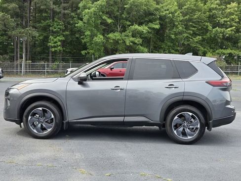 Used 2025 Nissan Rogue SV FWD image 2