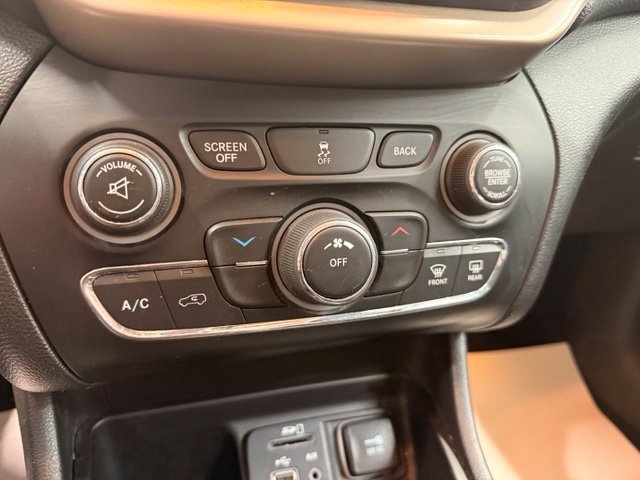 Used 2014 Jeep Cherokee Latitude FWD image 13