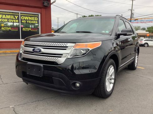 Used 2015 Ford Explorer XLT w/ Equipment Group 202A AWD/4WD image 3