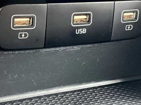 Used 2024 Kia Carnival LX image 21