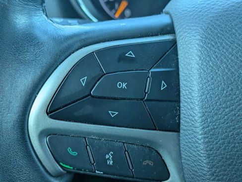 Used 2019 Jeep Grand Cherokee Altitude RWD image 27