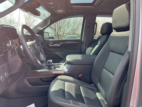 Used 2025 Chevrolet Silverado 1500 LT Trail Boss w/ Convenience Package II image 11