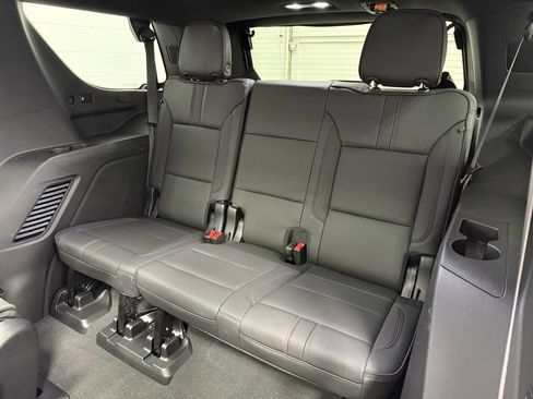 Used 2022 Chevrolet Tahoe RST w/ Luxury Package image 17