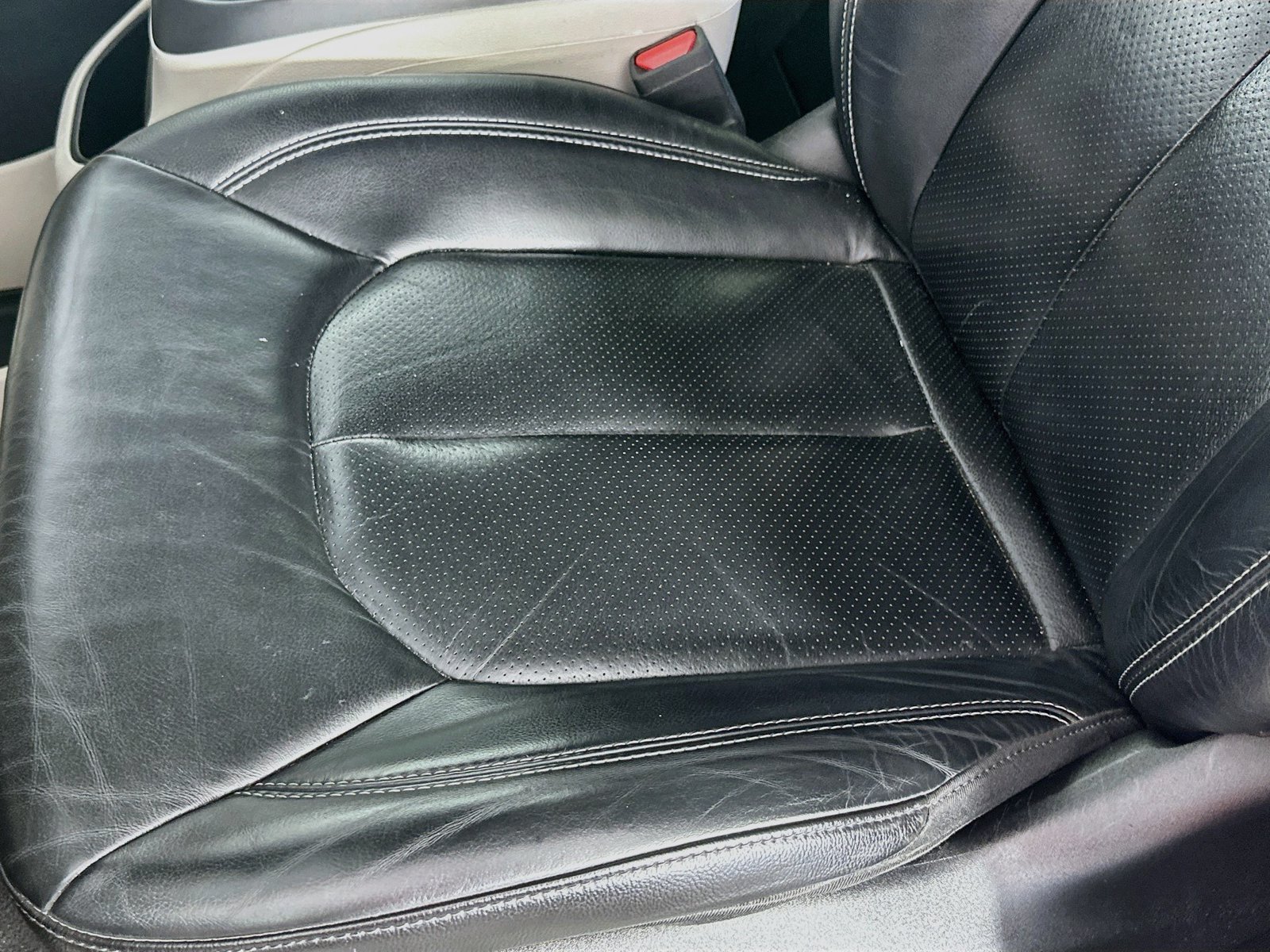 Used 2022 Chrysler Pacifica Touring-L FWD image 17