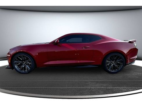Used 2019 Chevrolet Camaro ZL1 RWD image 16