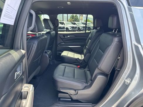 Used 2024 Chevrolet Traverse Z71 w/ Enhanced Driving Package AWD/4WD image 16