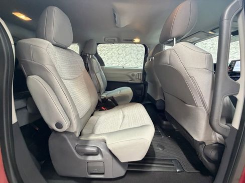 Used 2021 Toyota Sienna LE AWD/4WD image 10