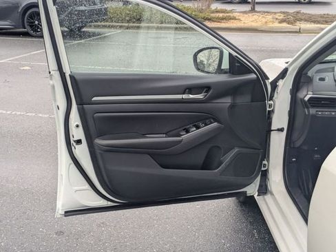 Used 2023 Nissan Altima 2.5 SV image 19