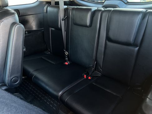 Used 2019 Toyota Highlander XLE image 12