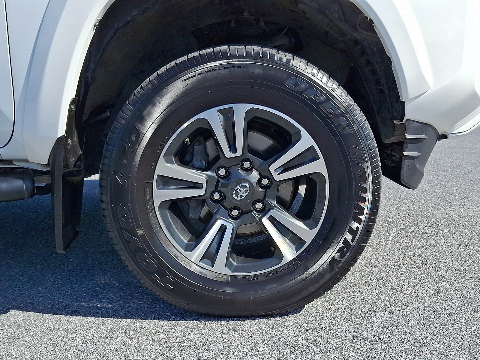 Used 2018 Toyota Tacoma TRD Sport AWD/4WD image 9