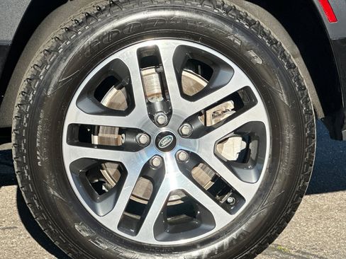 Used 2023 Land Rover Defender 130 X-Dynamic SE image 37