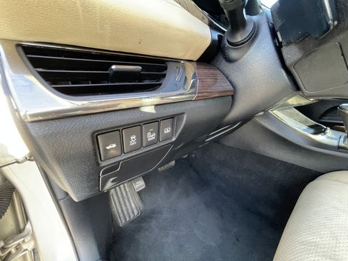 Used 2013 Toyota Avalon Limited FWD image 15