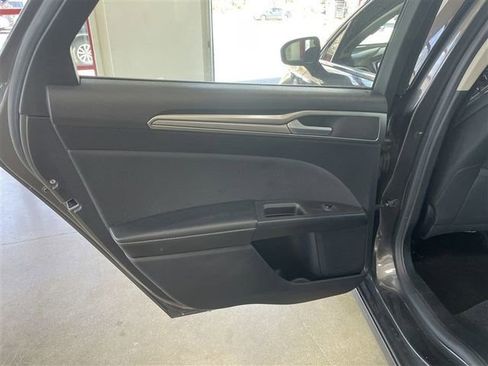 Used 2019 Ford Fusion SE image 34