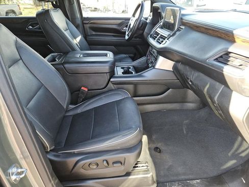 Used 2023 Chevrolet Suburban Premier image 32