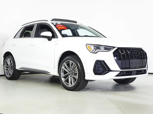 Used 2023 Audi Q3 2.0T Premium w/ Black Optic Sport Package AWD/4WD image 4