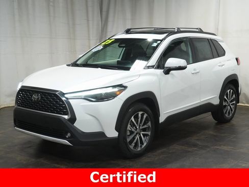 Certified 2023 Toyota Corolla Cross XLE image 2