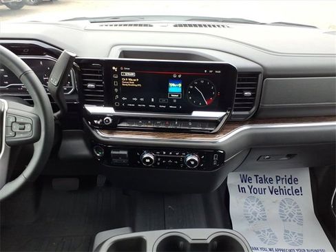 Used 2024 GMC Sierra 1500 SLE image 13