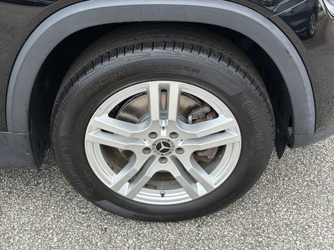 Used 2021 Mercedes-Benz GLB 250 4MATIC w/ Premium Package image 12