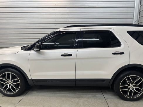 Used 2019 Ford Explorer Sport w/ Equipment Group 401A AWD/4WD image 7