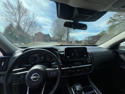 Used 2025 Nissan Pathfinder SV image 29