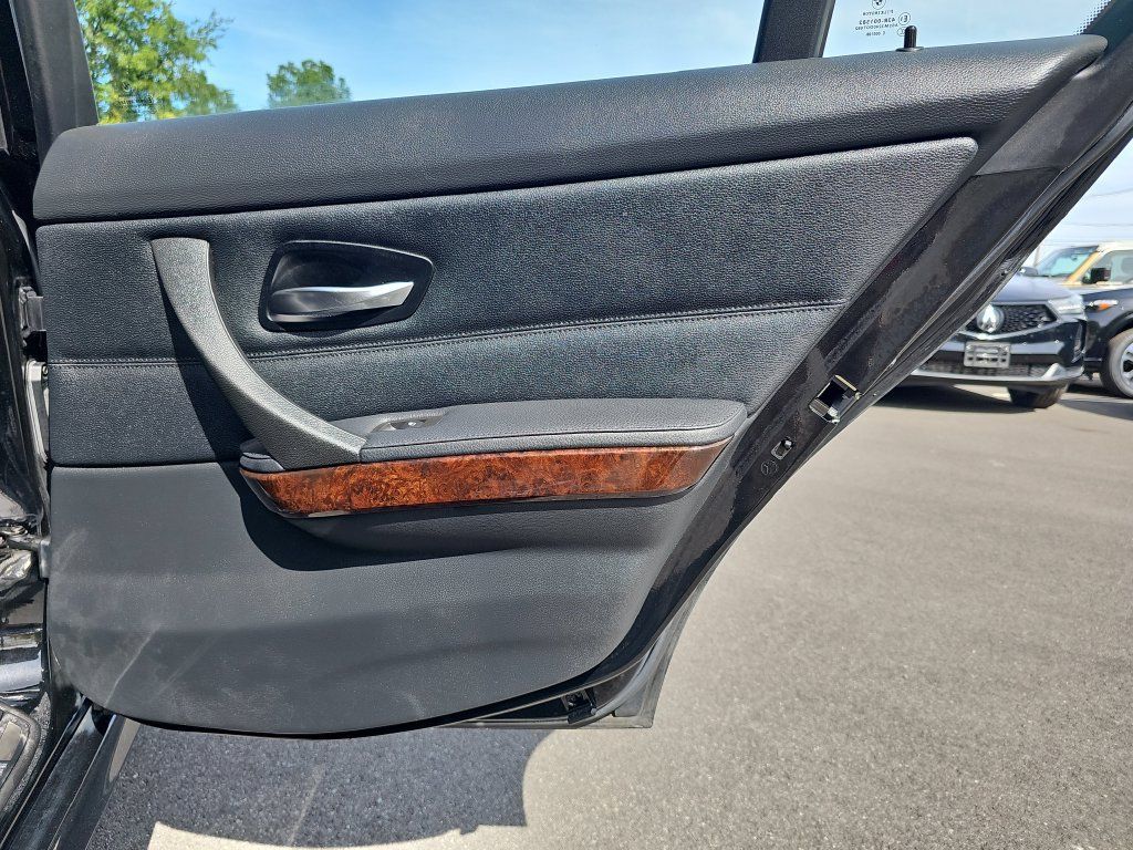 Used 2011 BMW 335i xDrive Sedan AWD/4WD image 26
