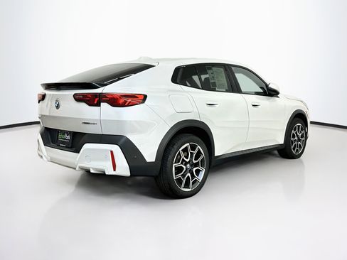 Used 2025 BMW X2 xDrive28i AWD/4WD image 9