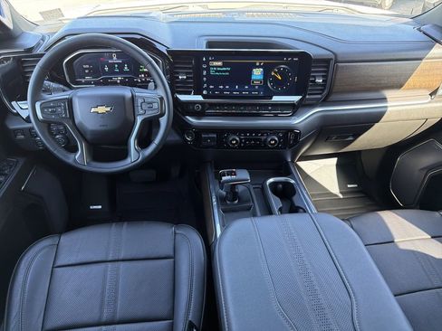 Used 2023 Chevrolet Silverado 1500 High Country image 2