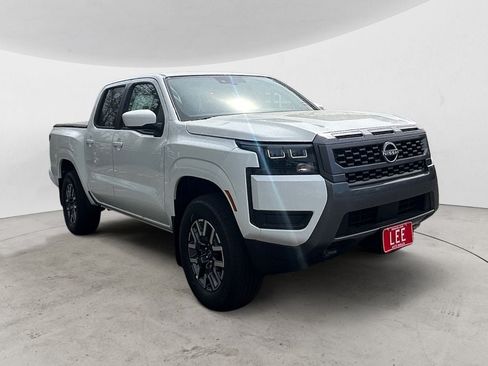 New 2026 Nissan Frontier SV w/ Tow Package AWD/4WD image 8
