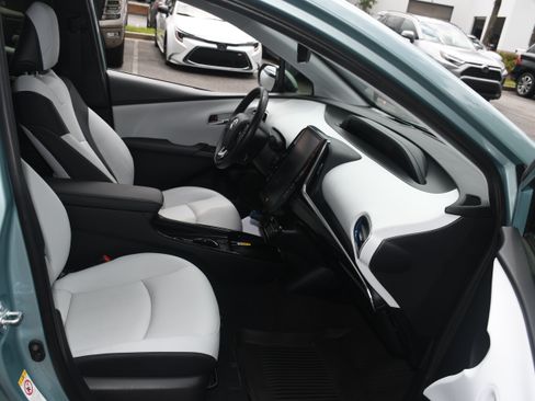 Certified 2022 Toyota Prius Limited w/ Premium Convenience Package FWD image 21