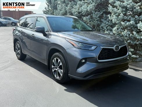 Used 2025 Toyota Highlander XLE image 13